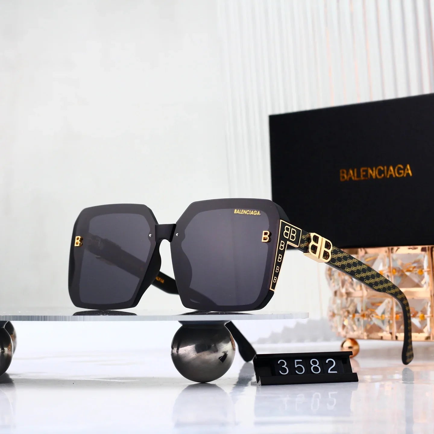 Full frame cat-shaped sunglasses