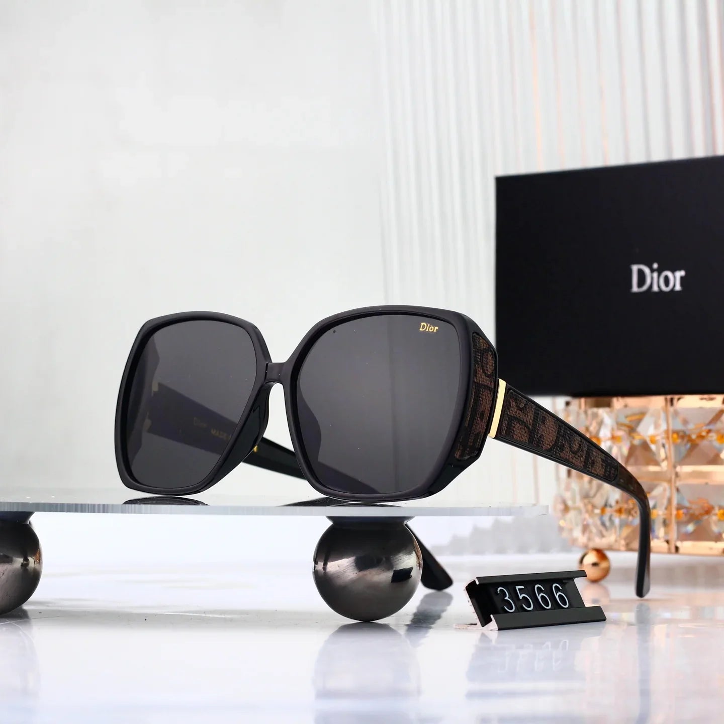 Full frame cat-shaped sunglasses
