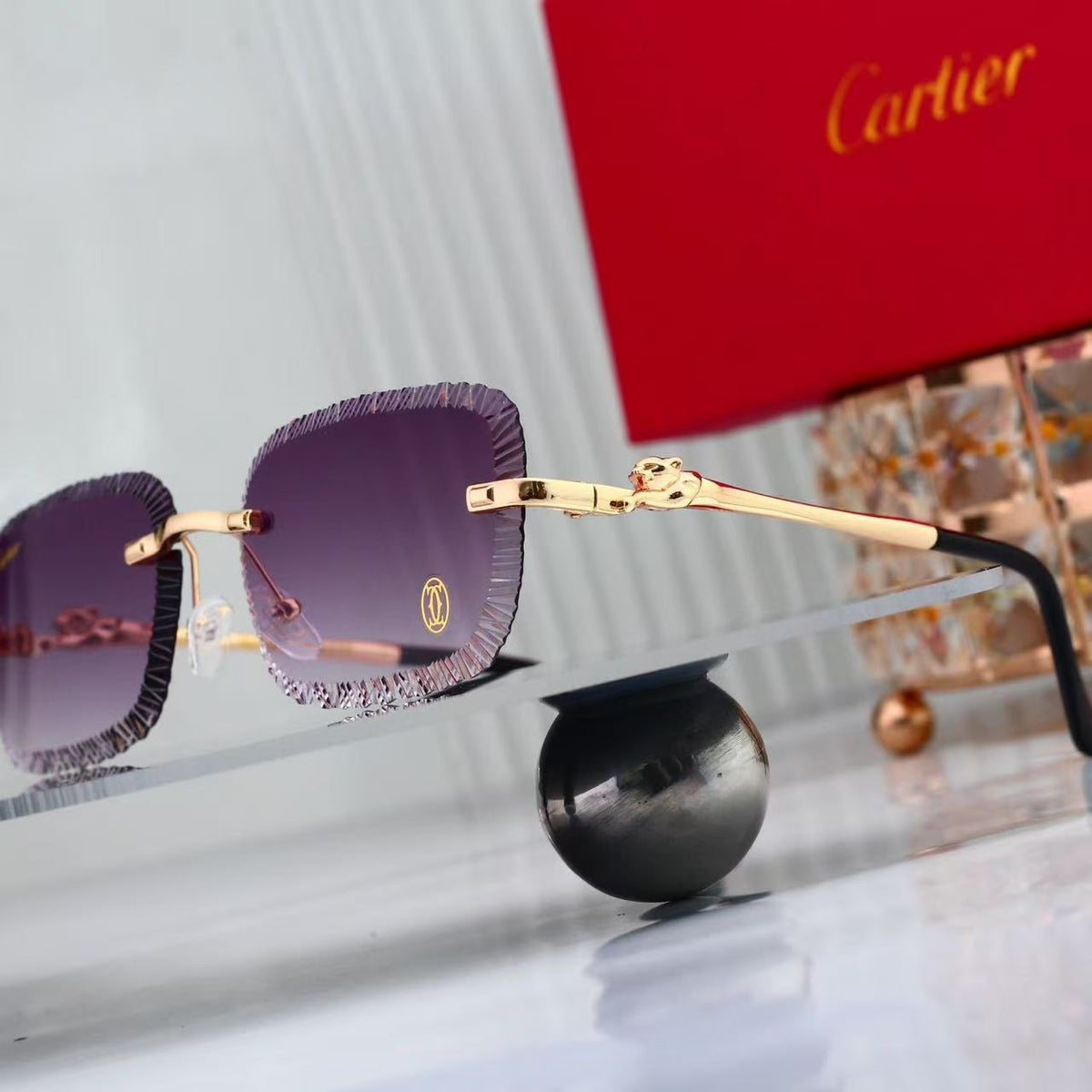 The hottest diamond-cut rim sunglasses in 7 colors.