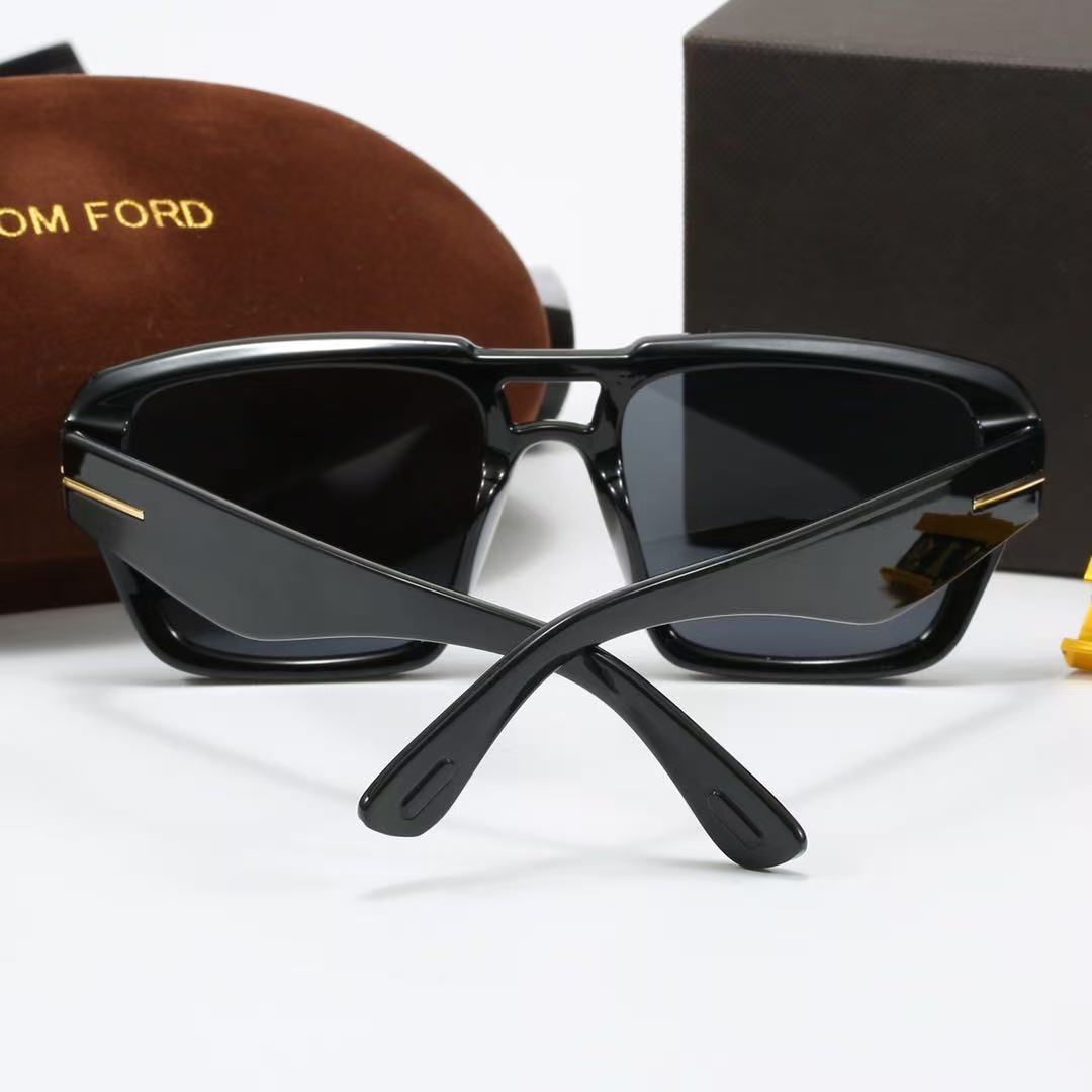 New Trendy Sunglasses in 4 Colors 4019