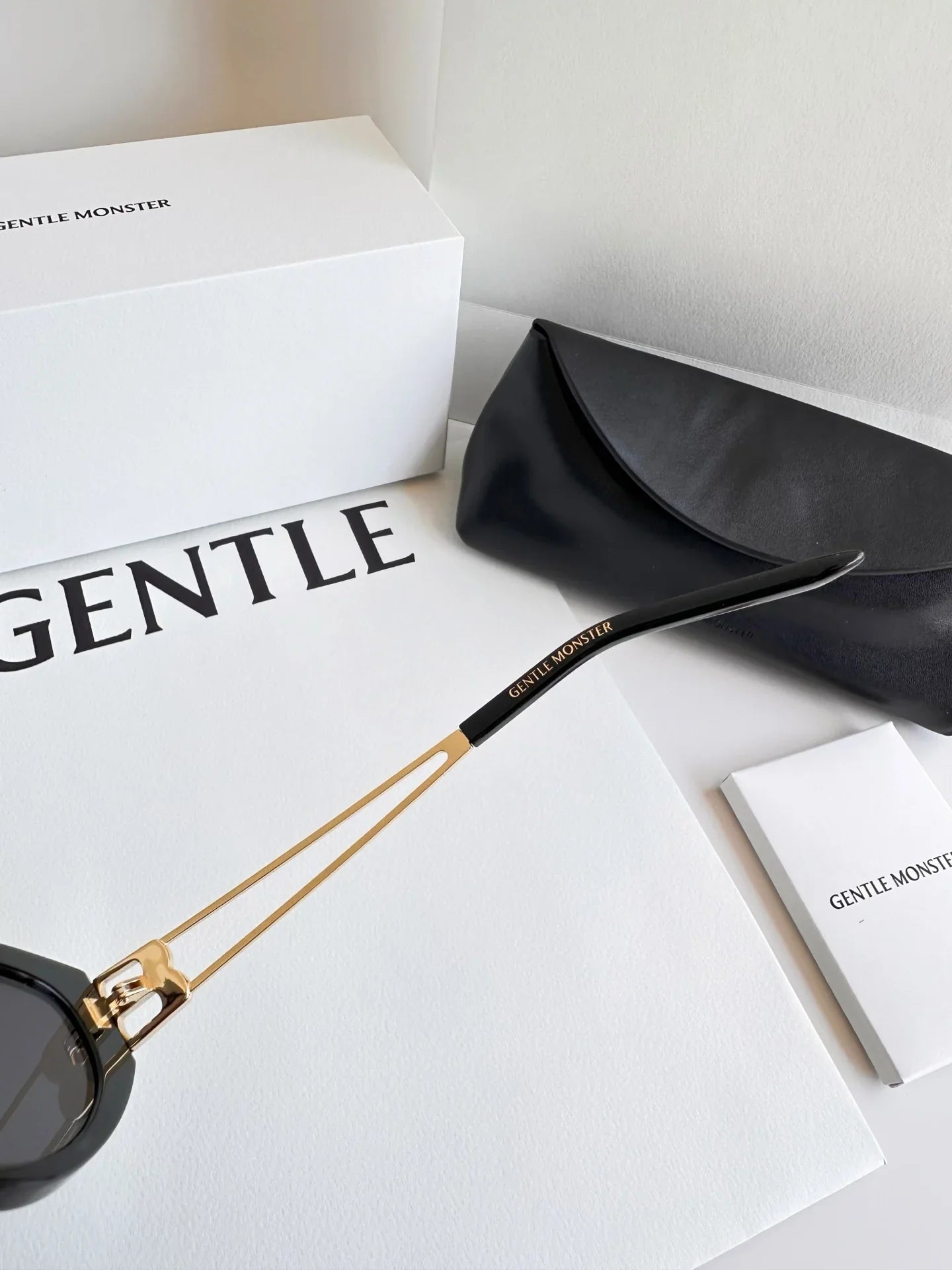 Cat-eye sunglasses with high-definition nylon lenses and metal temples