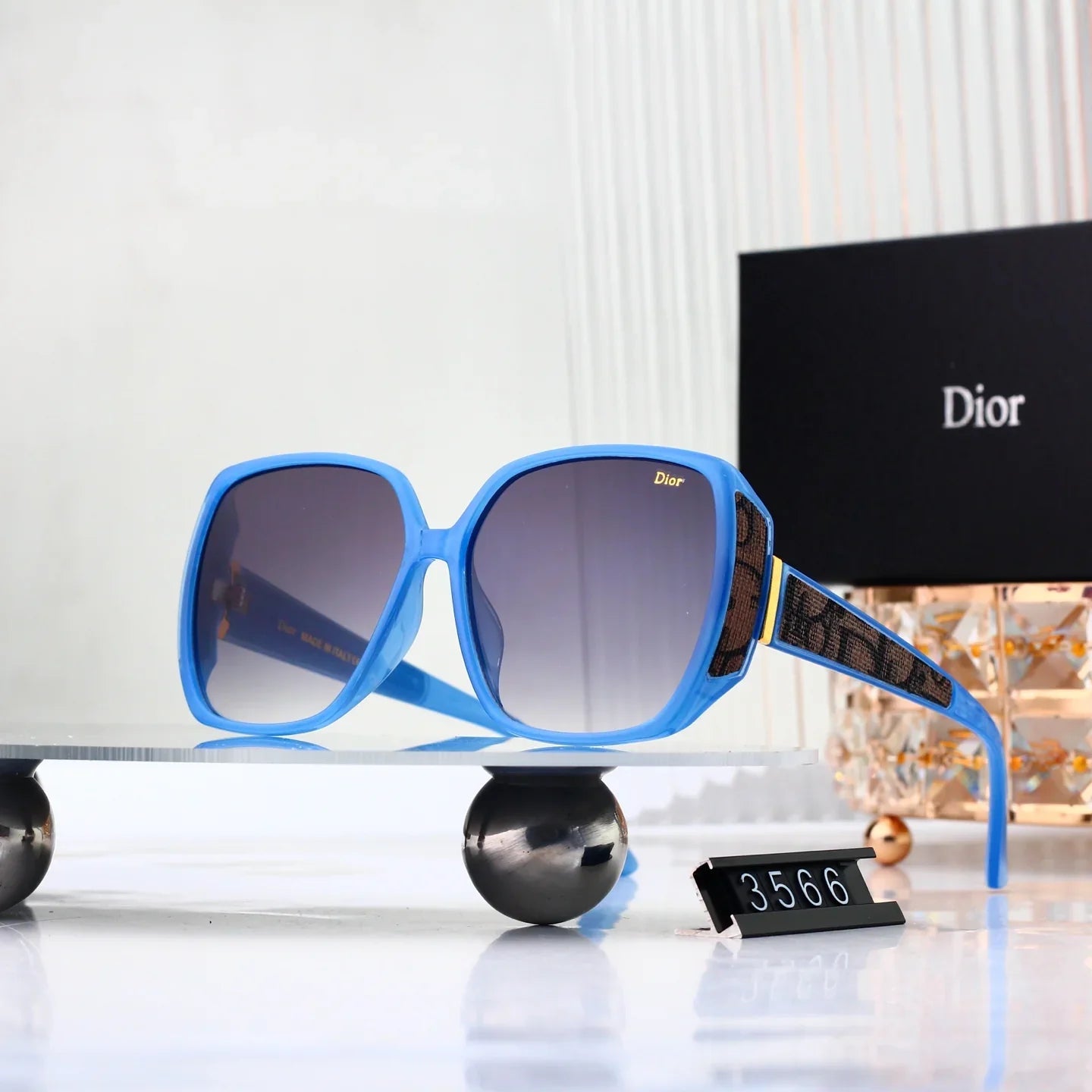 Full frame cat-shaped sunglasses