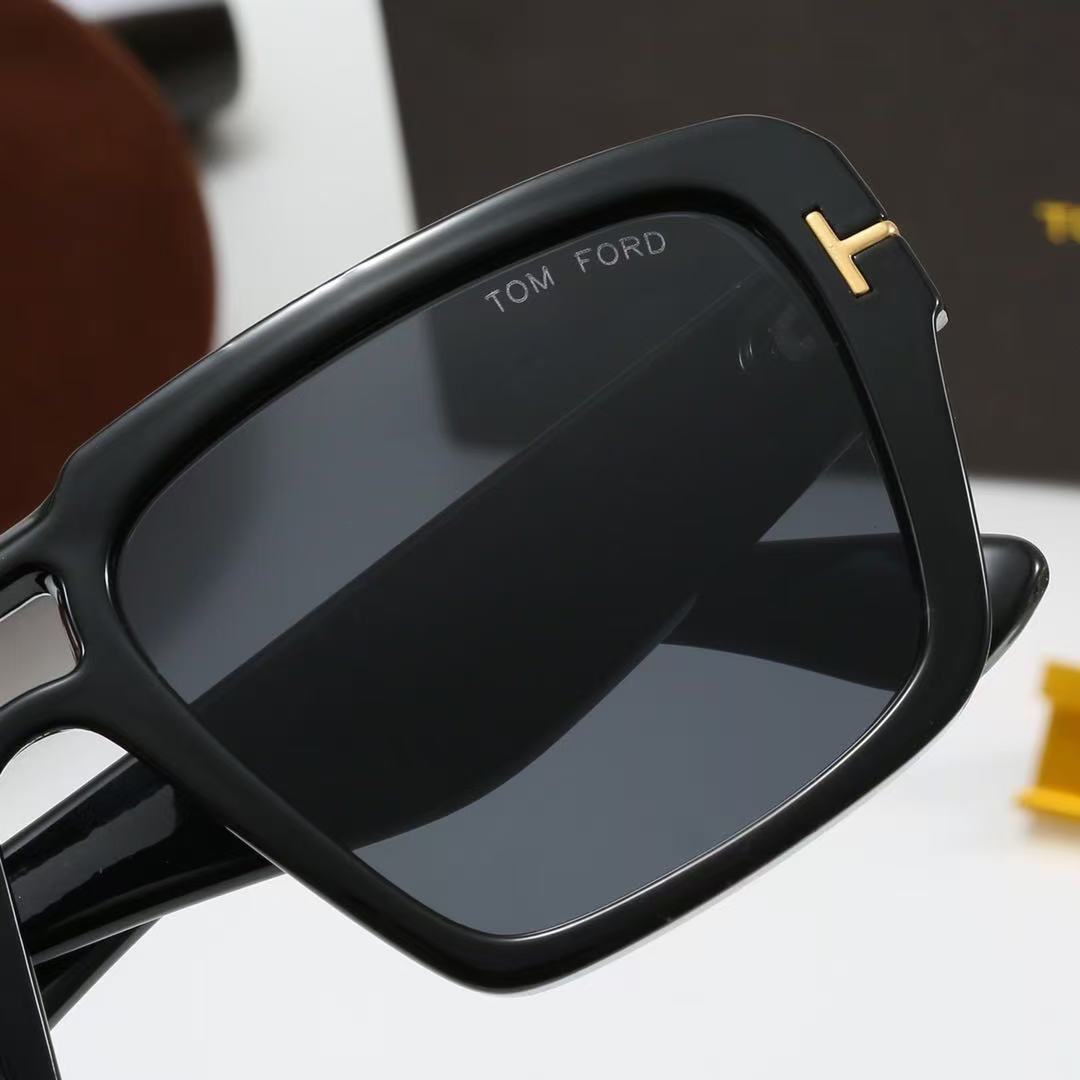 New Trendy Sunglasses in 4 Colors 4019
