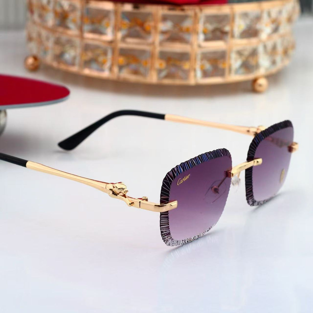 The hottest diamond-cut rim sunglasses in 7 colors.