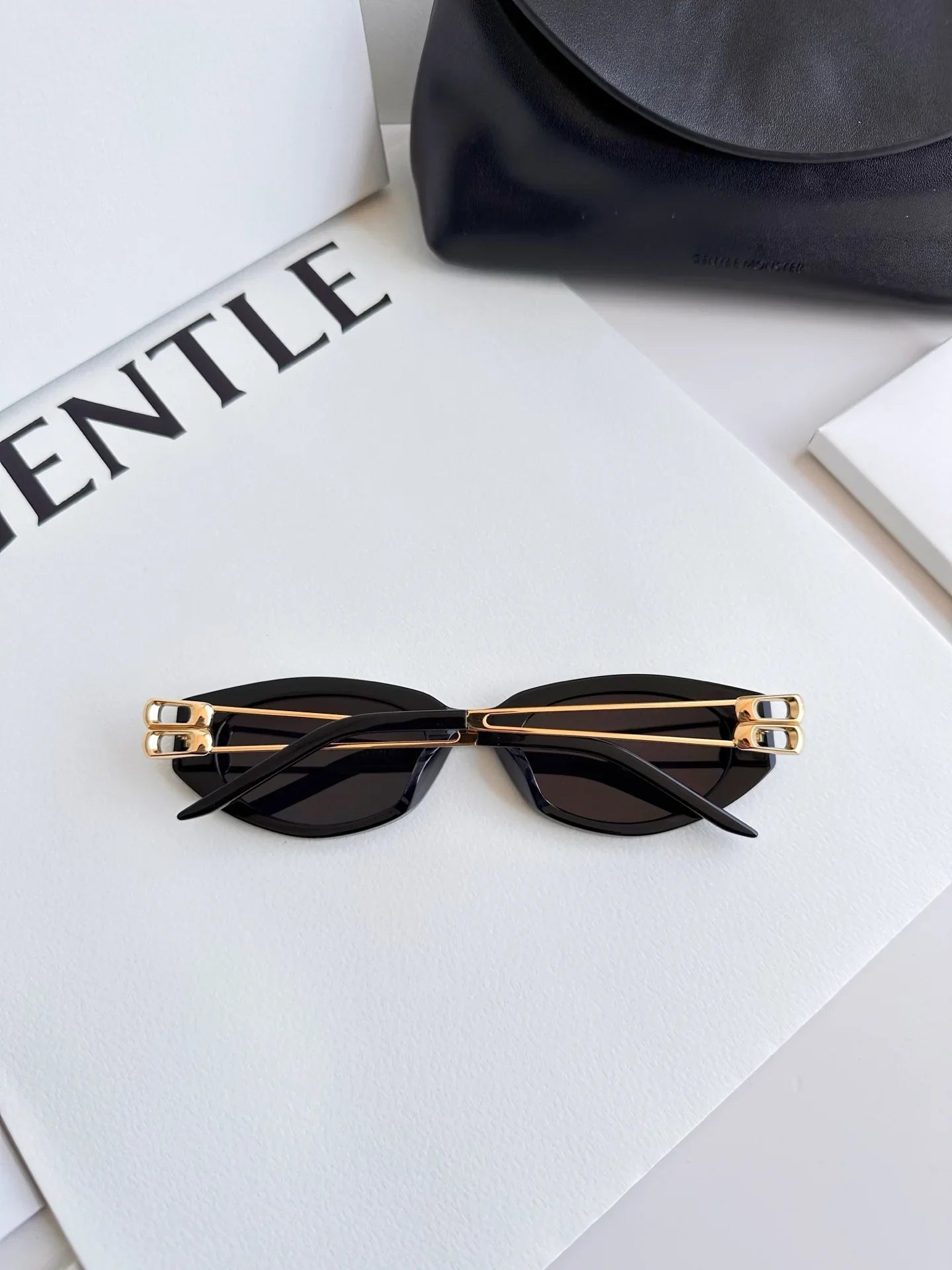 Cat-eye sunglasses with high-definition nylon lenses and metal temples