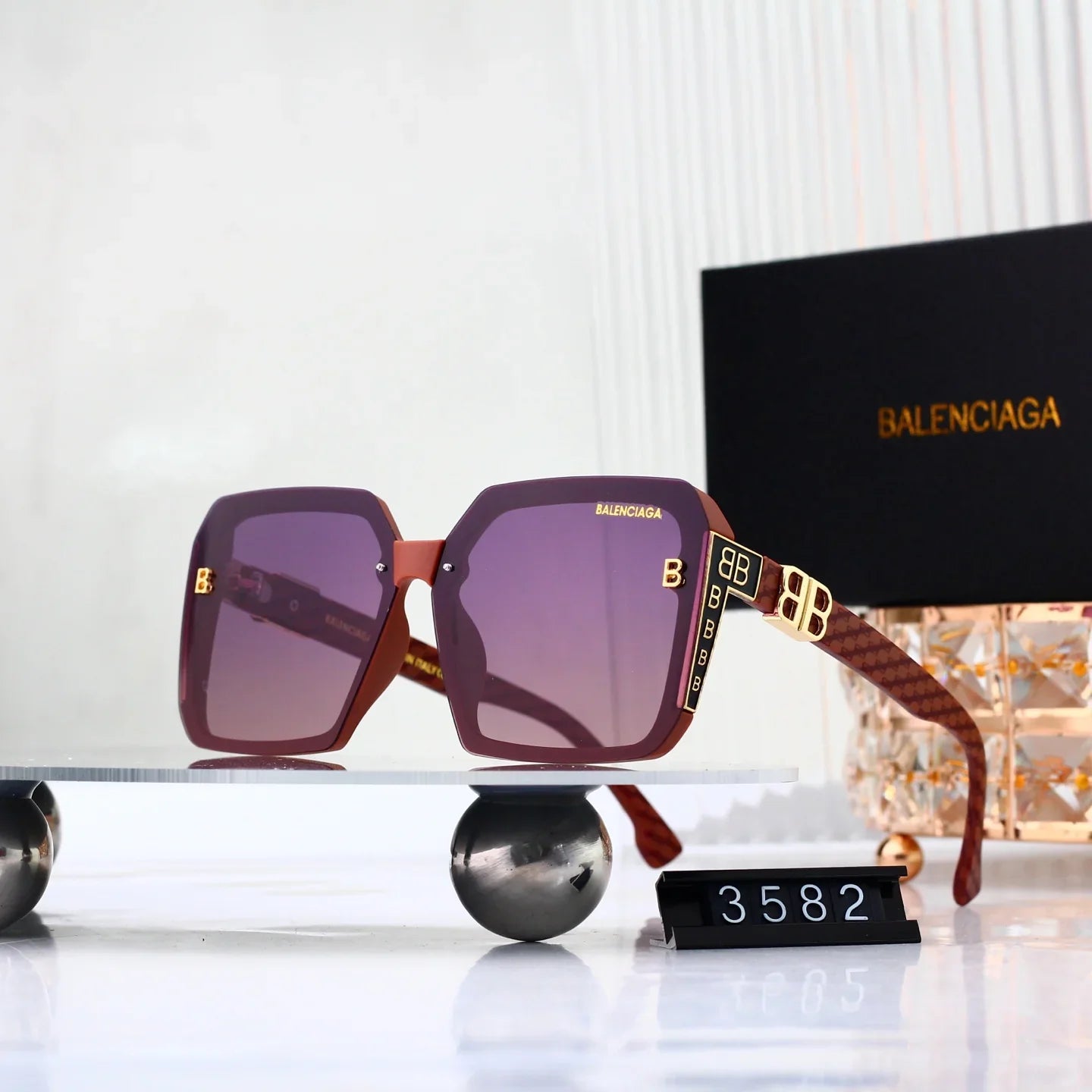 Full frame cat-shaped sunglasses