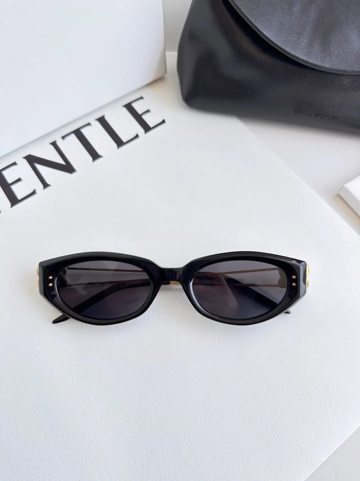 Cat-eye sunglasses with high-definition nylon lenses and metal temples