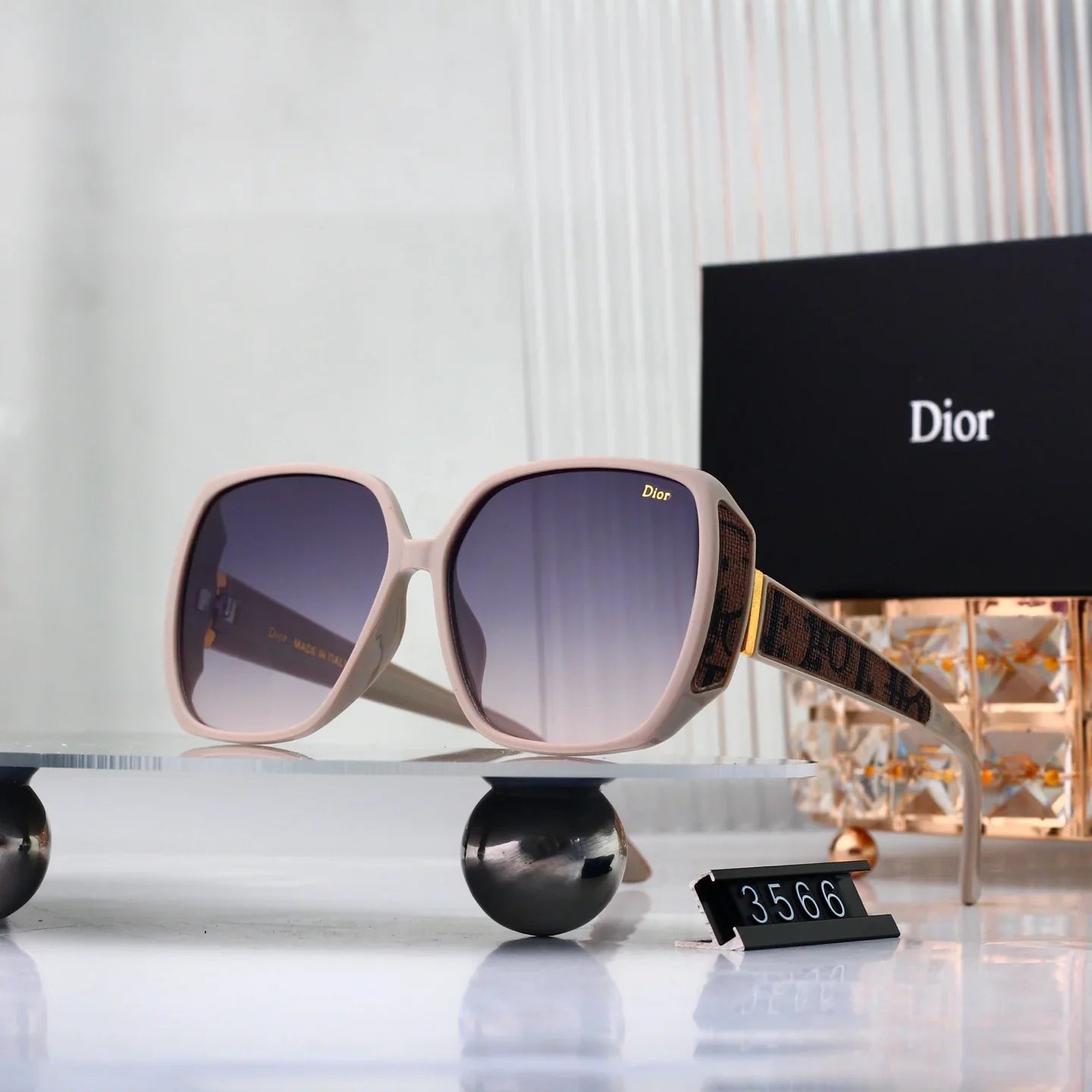 Full frame cat-shaped sunglasses