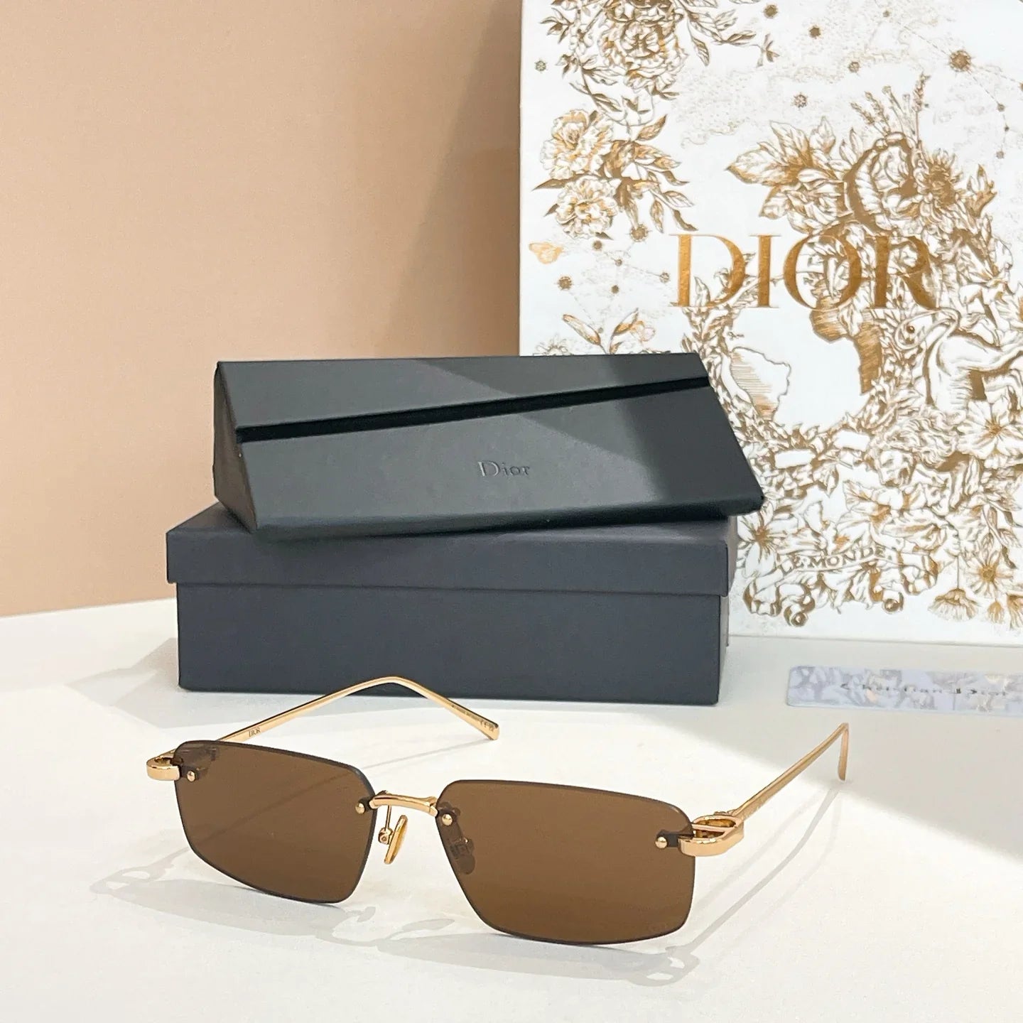 Metal frameless sunglasses