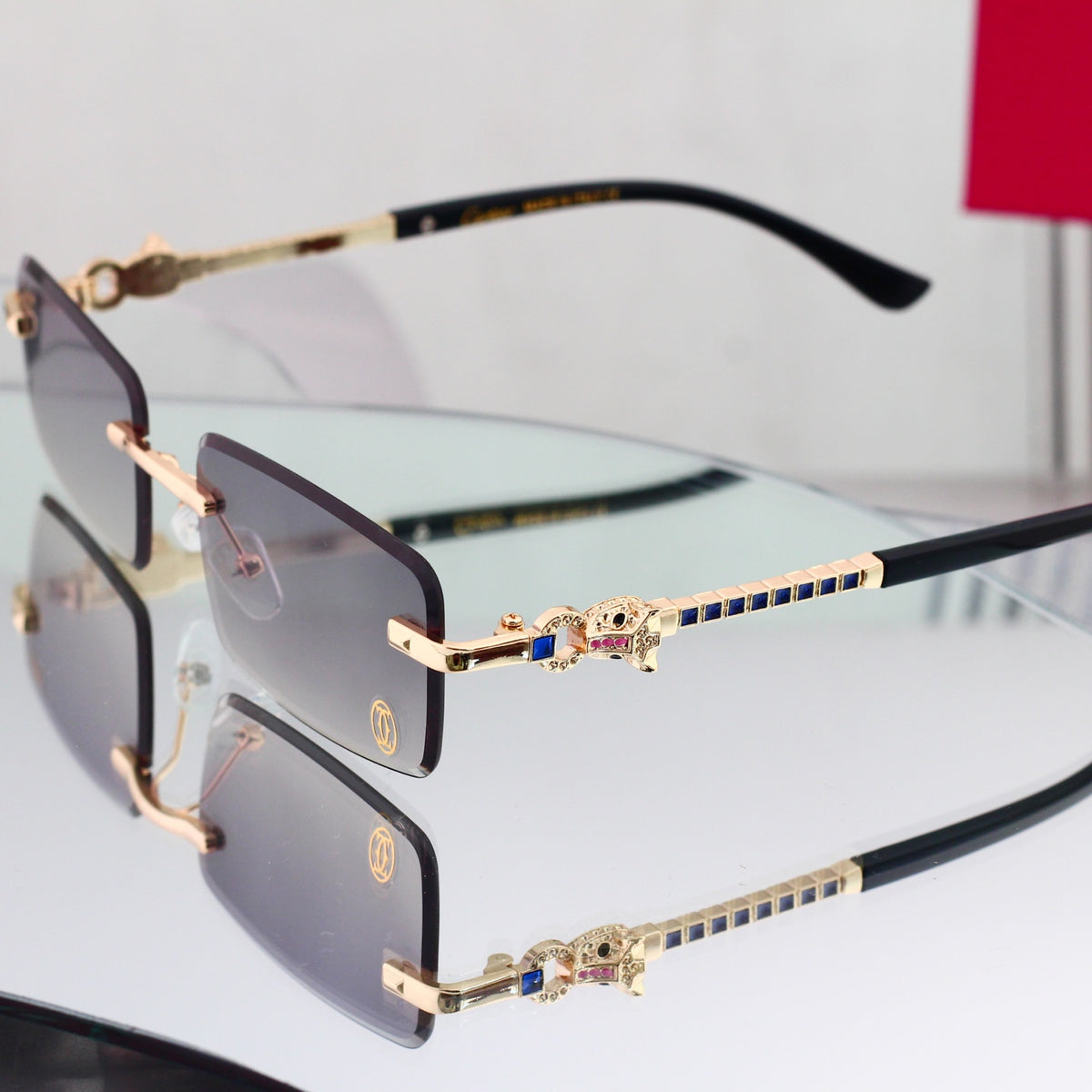 Sunglasses that change color in response to UV light
