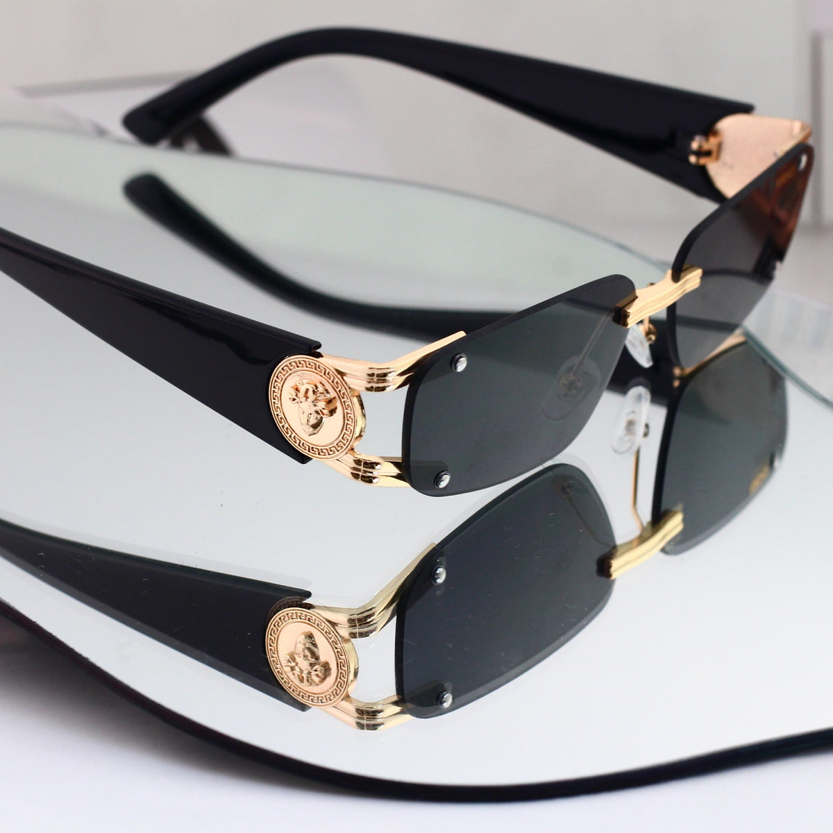 Full-frame sunglasses – Available in 7 colors