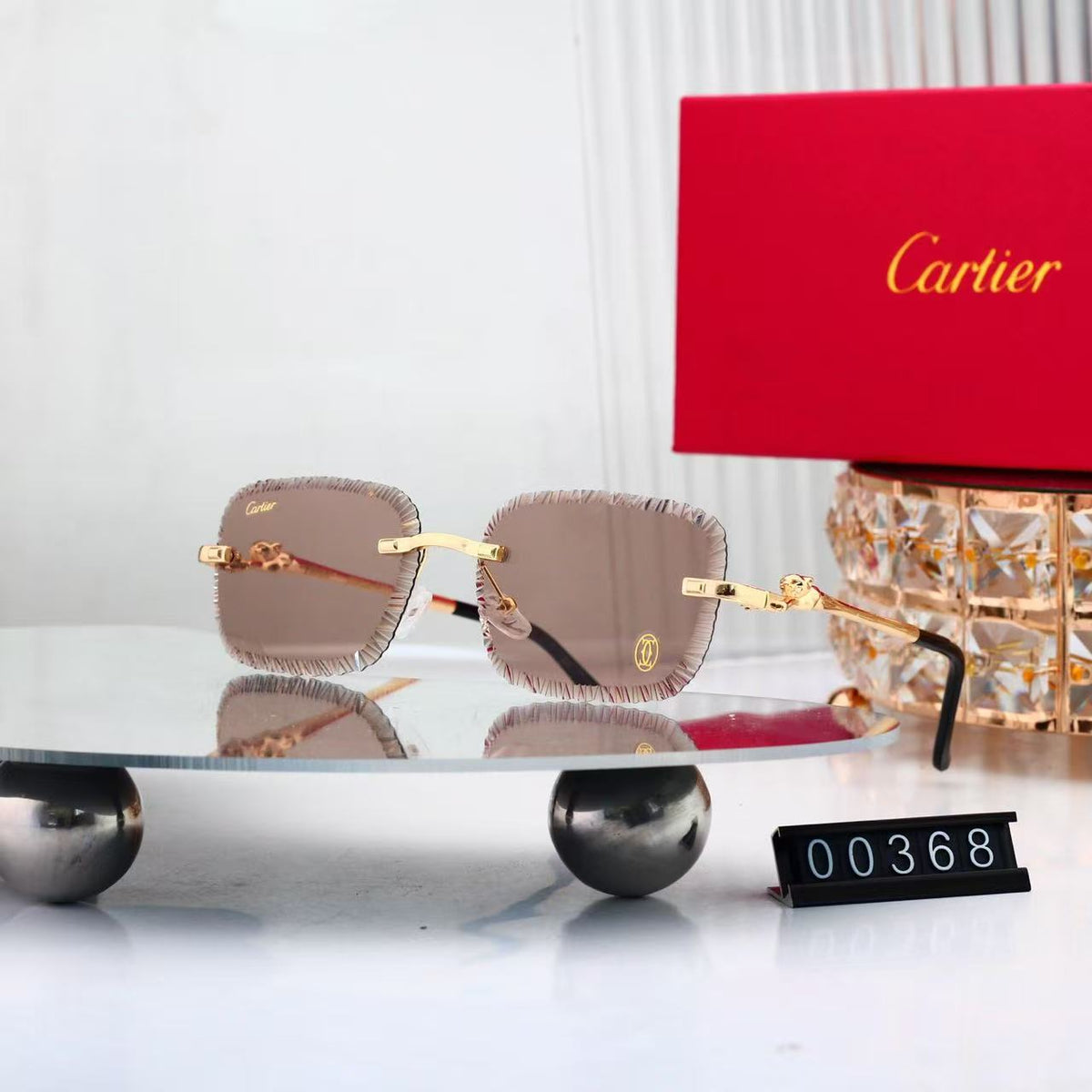 The hottest diamond-cut rim sunglasses in 7 colors.